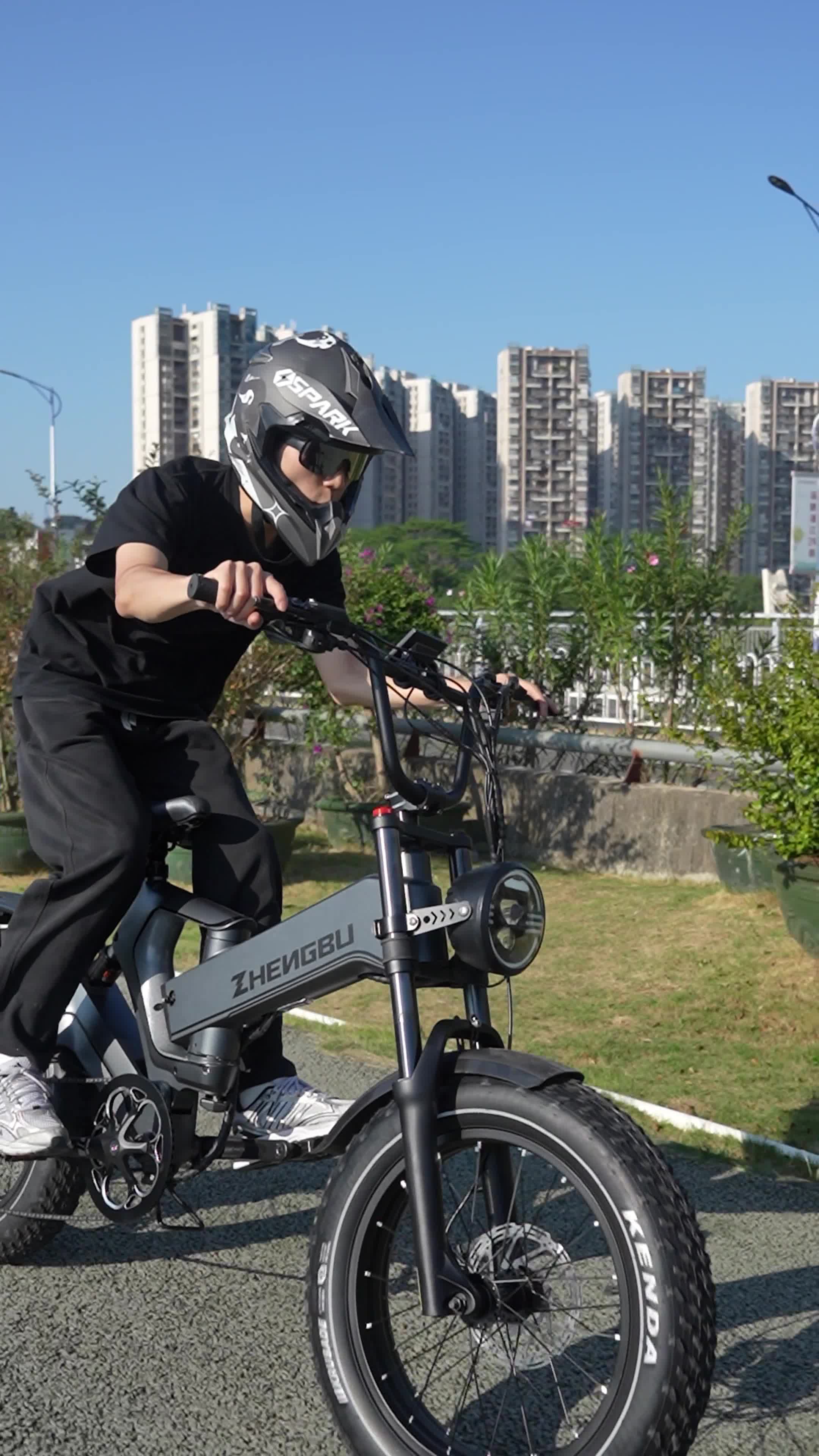 减震这么舒适的折叠电动自行车，颜值超高，城市通勤新选择